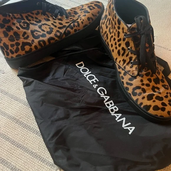 Dolce & Gabbana Leopard Chukka Boots display picture 3